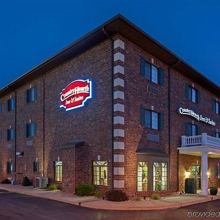 Country Hearth Inn & Suites Эдвардсвилл Экстерьер фото