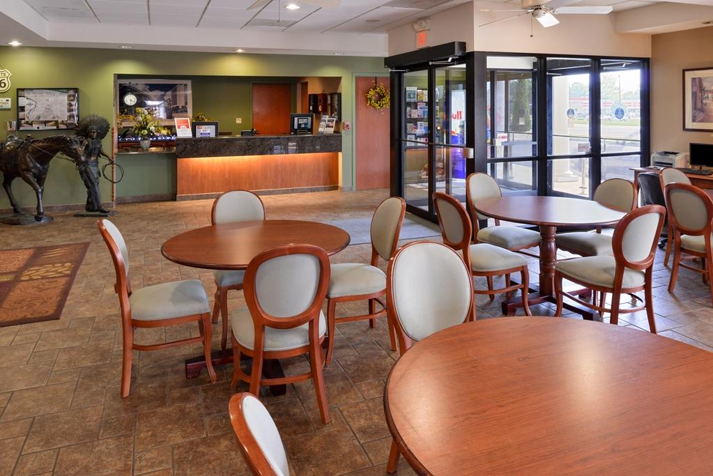 Country Hearth Inn & Suites Эдвардсвилл Интерьер фото