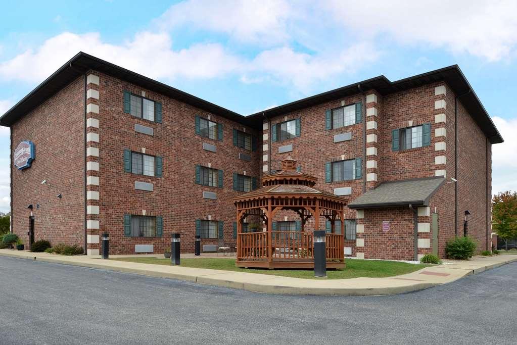 Country Hearth Inn & Suites Эдвардсвилл Экстерьер фото