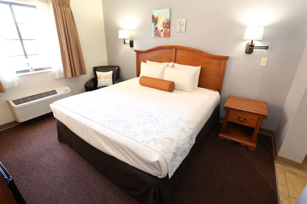 Country Hearth Inn & Suites Эдвардсвилл Номер фото