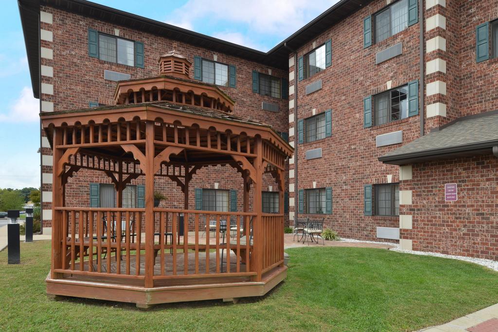 Country Hearth Inn & Suites Эдвардсвилл Экстерьер фото