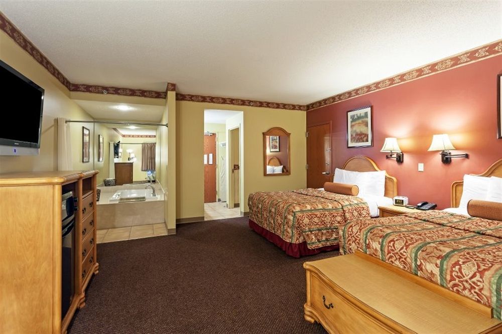 Country Hearth Inn & Suites Эдвардсвилл Экстерьер фото