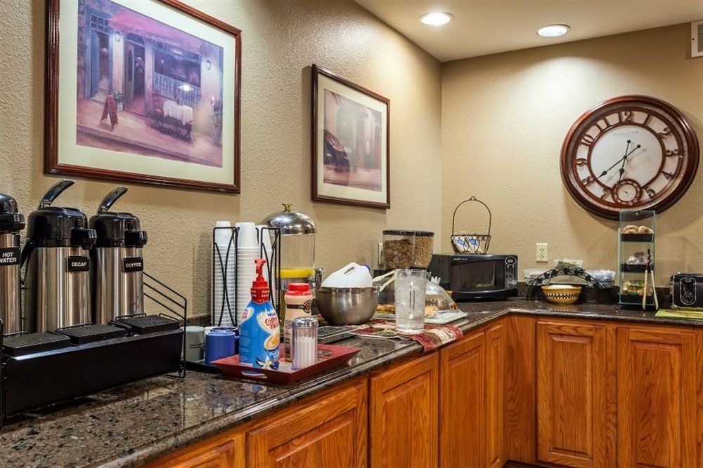Country Hearth Inn & Suites Эдвардсвилл Экстерьер фото