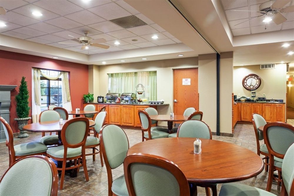 Country Hearth Inn & Suites Эдвардсвилл Экстерьер фото