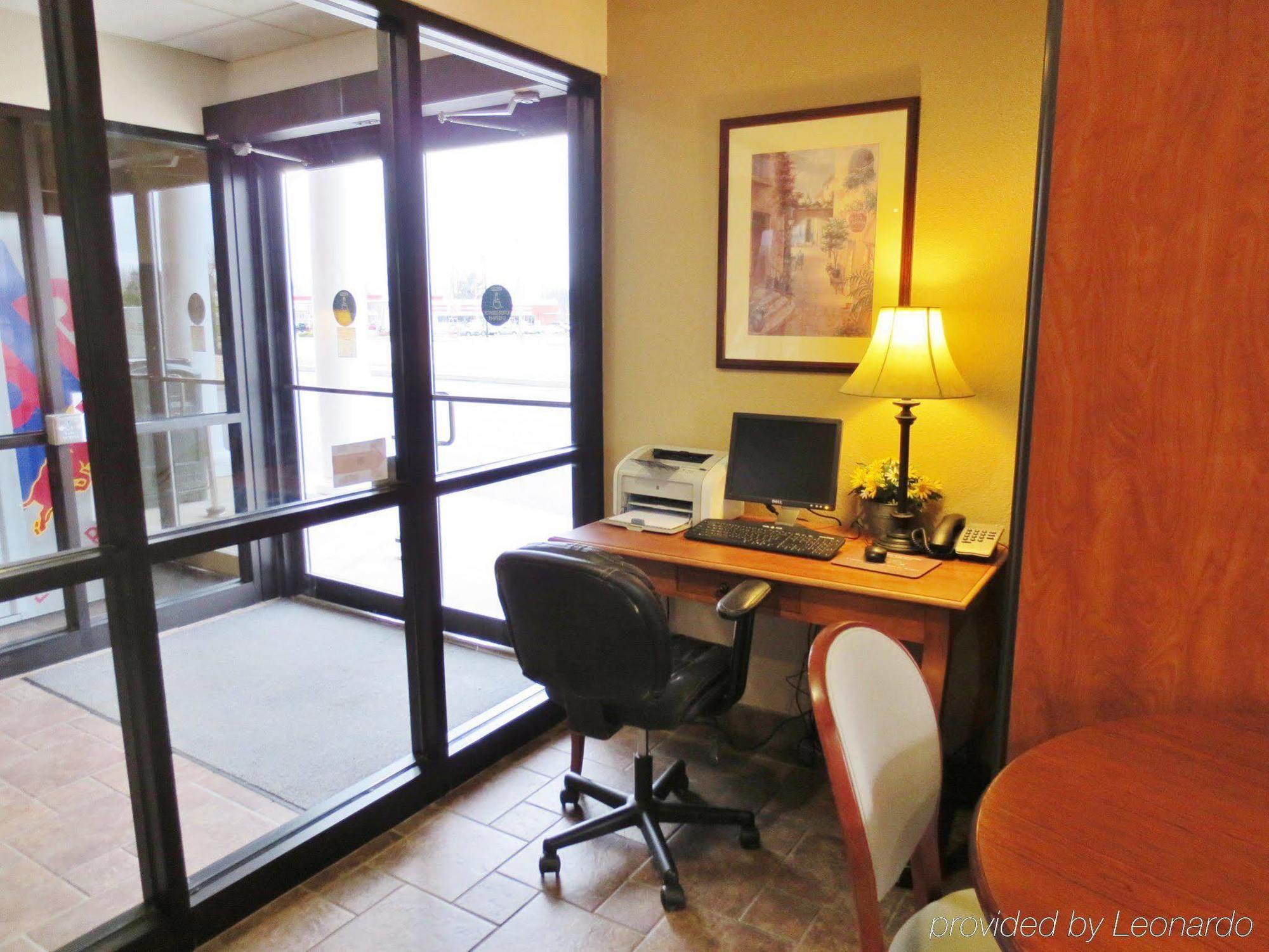 Country Hearth Inn & Suites Эдвардсвилл Экстерьер фото