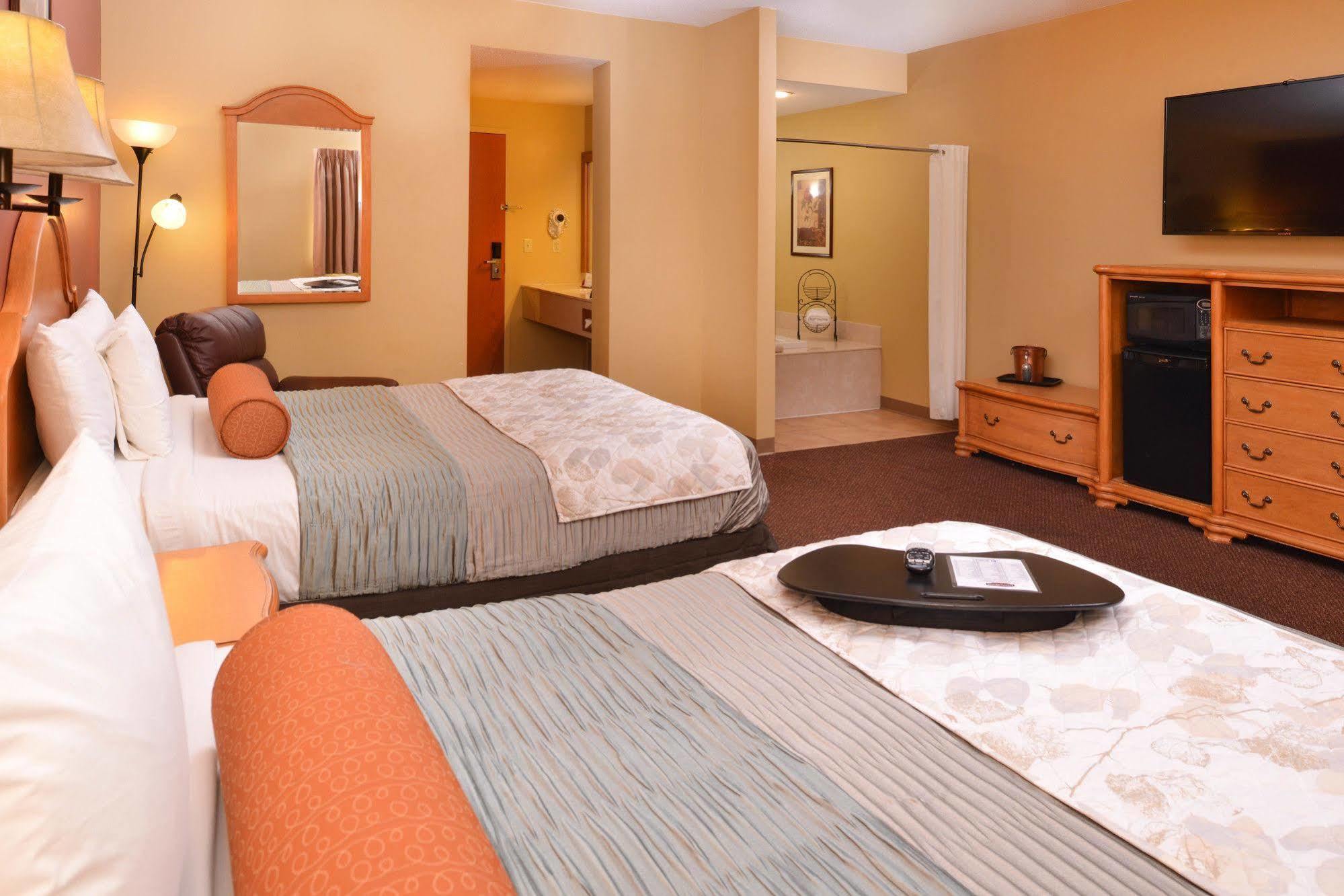 Country Hearth Inn & Suites Эдвардсвилл Экстерьер фото