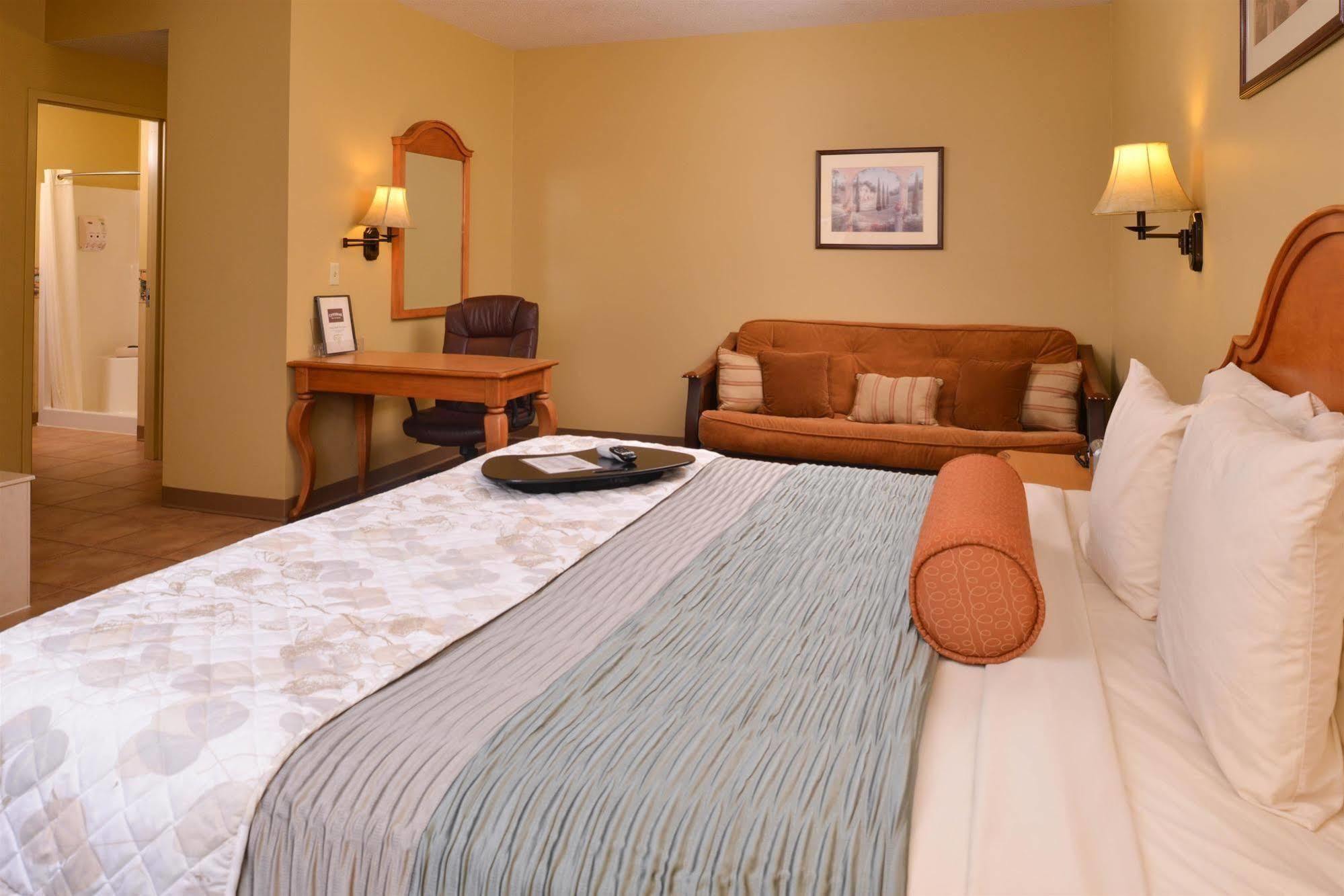 Country Hearth Inn & Suites Эдвардсвилл Экстерьер фото
