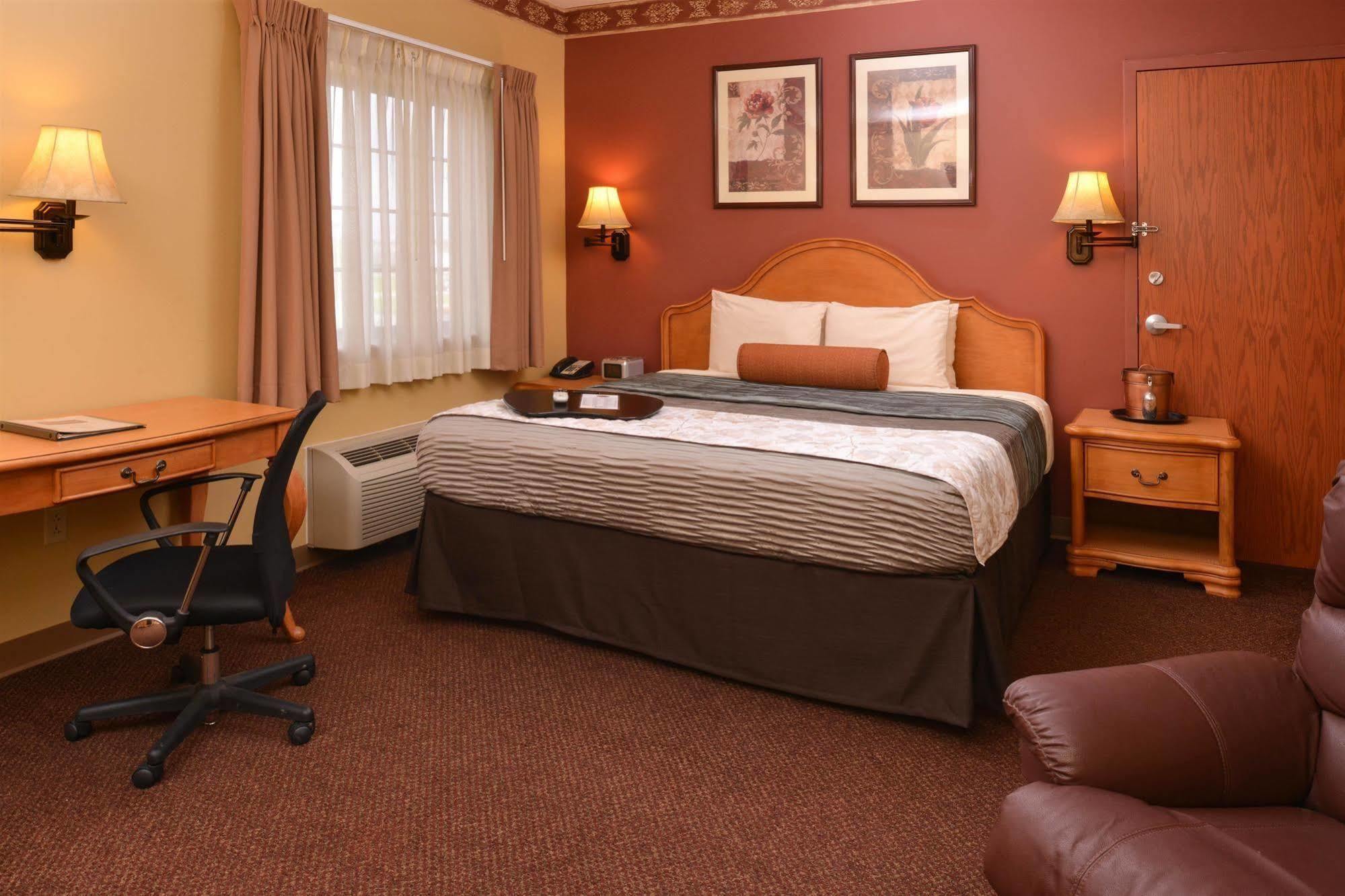 Country Hearth Inn & Suites Эдвардсвилл Экстерьер фото