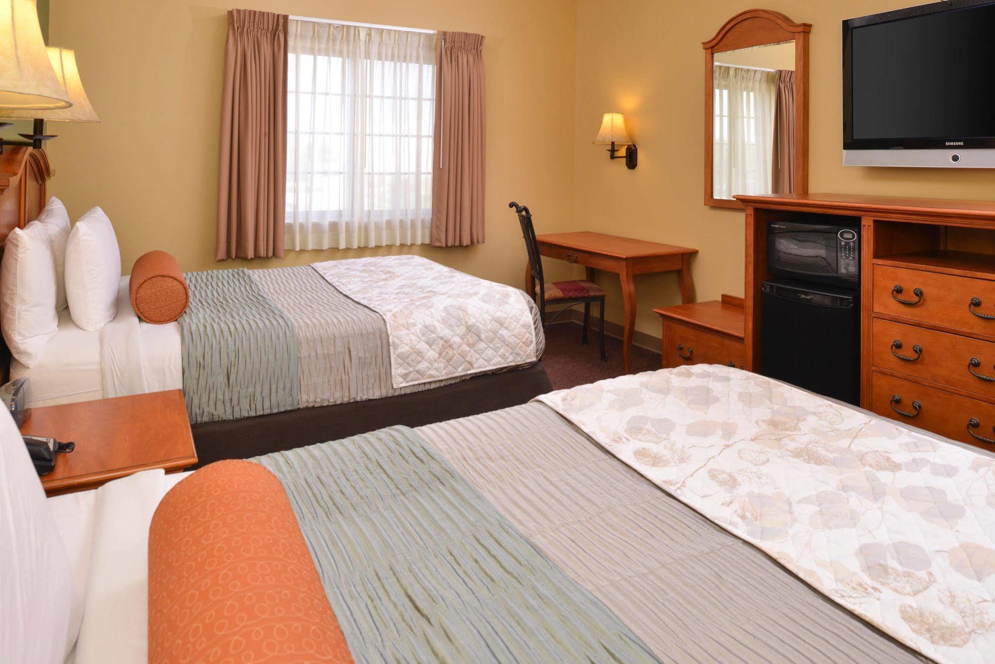 Country Hearth Inn & Suites Эдвардсвилл Экстерьер фото