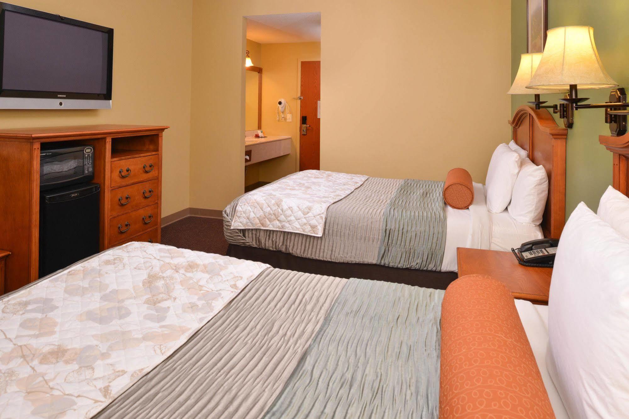 Country Hearth Inn & Suites Эдвардсвилл Экстерьер фото