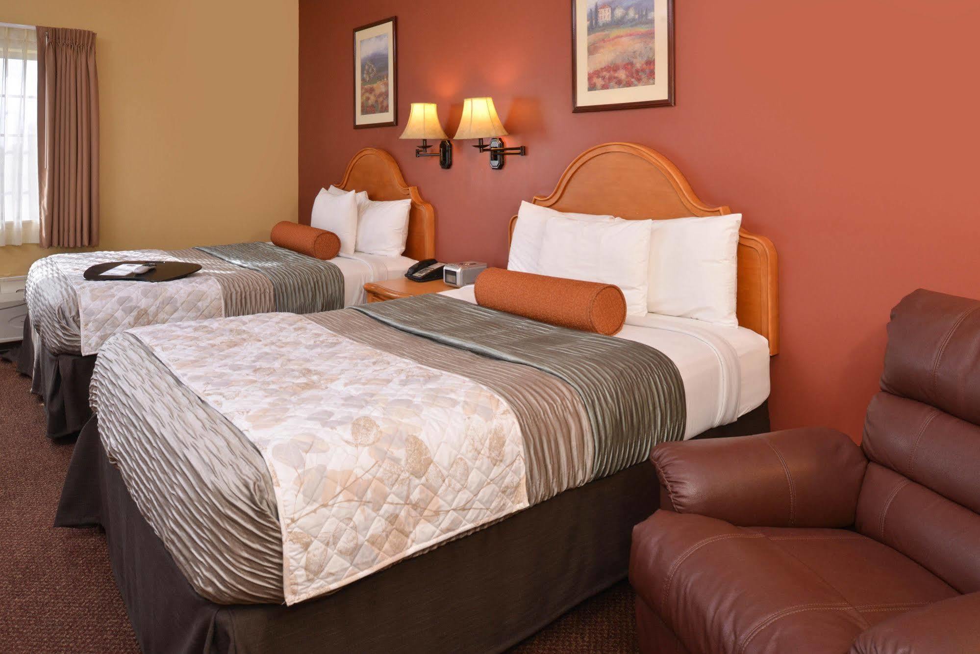 Country Hearth Inn & Suites Эдвардсвилл Экстерьер фото