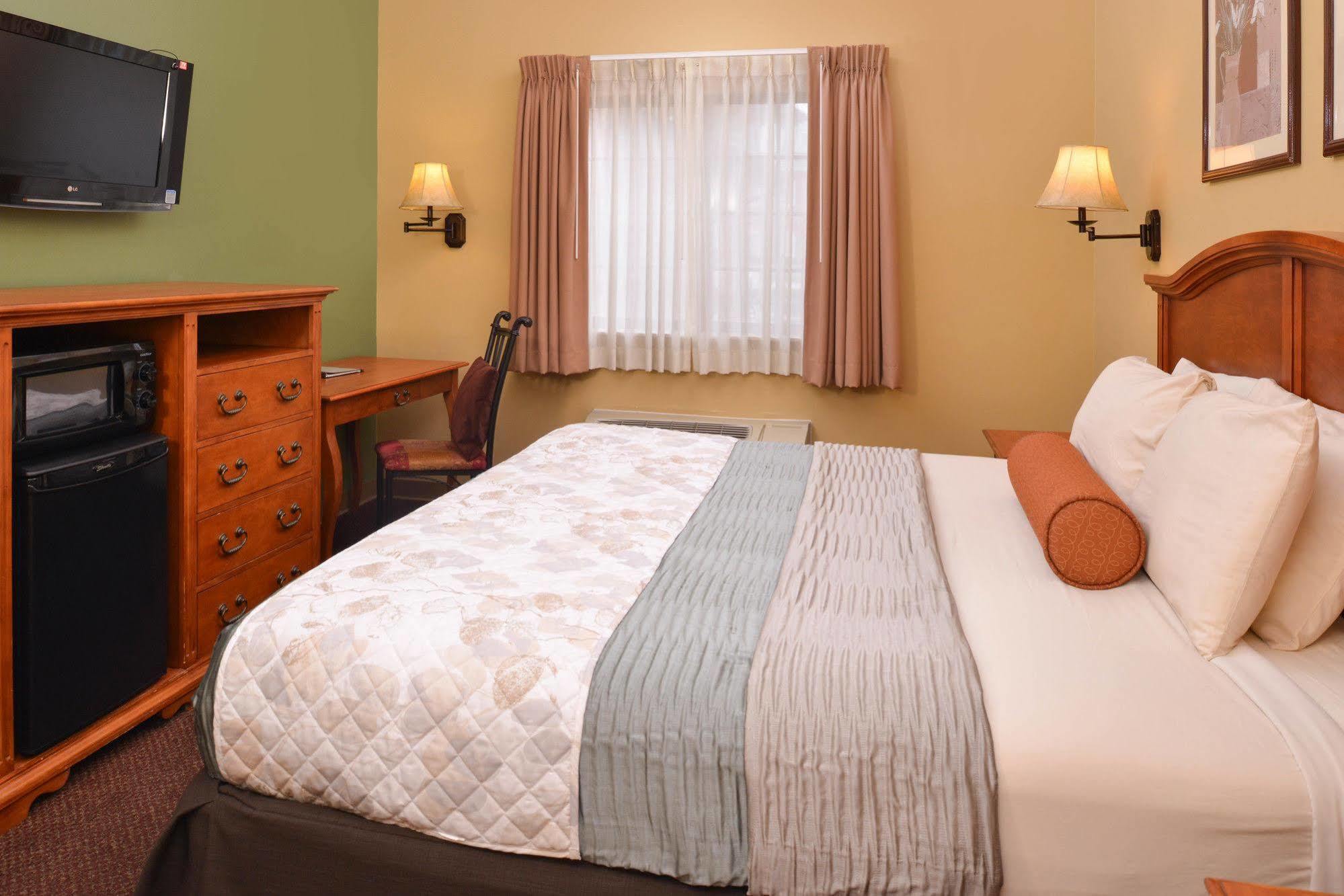 Country Hearth Inn & Suites Эдвардсвилл Экстерьер фото