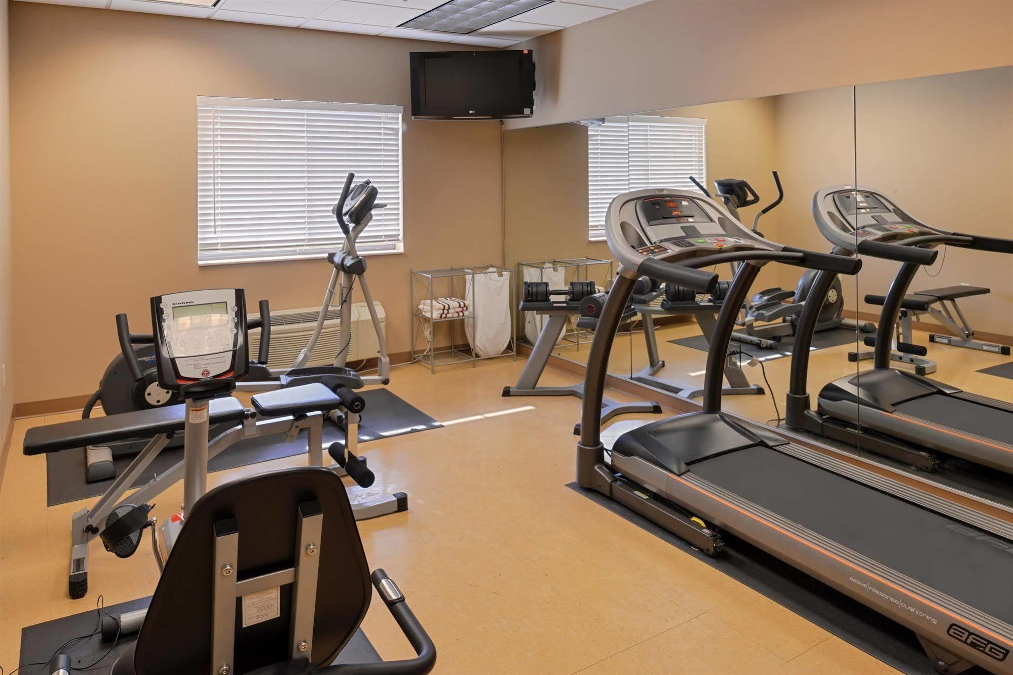Country Hearth Inn & Suites Эдвардсвилл Экстерьер фото