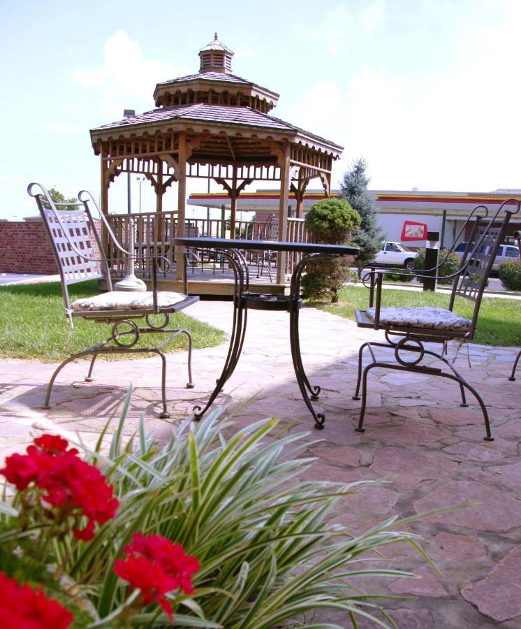 Country Hearth Inn & Suites Эдвардсвилл Экстерьер фото